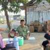 Pererat Silaturahmi dengan Warga, Babinsa Koramil Sukagumiwang Gelar Komsos di Desa Tersana