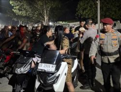 Kapolres Boltim Turun Langsung Atur Antrean dan Bagikan Air Minum di SPBU Tutuyan