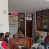 Perkuat Sinergi Tiga Pilar,Anggota Koramil Indramayu Ajak Warga Lemahmekar Jaga Kamtibmas dan Lingkungan