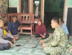 Pererat Silaturahmi dengan Warga, Anggota Koramil Indramayu Ajak Masyarakat Jaga Kebersihan dan Keamanan Lingkungan