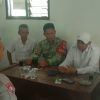 Komsos di Pabean Udik, Anggota Koramil Indramayu Ajak Warga Jaga Keamanan dan Cegah Kebakaran