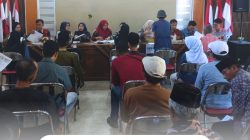 Sertipikat PTSL Diserahkan Langsung kepada Warga Bumiayu