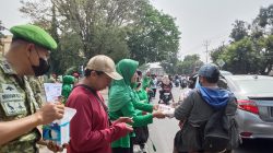 Jumat Berkah, Secata Rindam XIII/Merdeka dan Organisasi POLA Bagikan 200 Paket Makanan serta Masker di Bitung