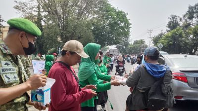 Jumat Berkah, Secata Rindam XIII/Merdeka dan Organisasi POLA Bagikan 200 Paket Makanan serta Masker di Bitung