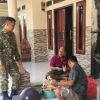 Pererat Silaturahmi, Babinsa Karangampel Jalin Komsos Bersama Warga