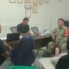 Perkuat Keamanan dan Kebersamaan, Babinsa Koramil Indramayu Komsos Bersama Warga Pabean Udik