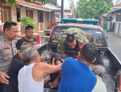 Gercep! Serda Tarsono Babinsa Koramil 1601/Indramayu Bantu Evakuasi Penemuan Mayat di Karanganyar