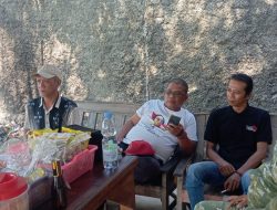 Pererat Silaturahmi dan Jaga Kondusivitas Wilayah, Anggota Koramil Indramayu Gelar Komsos di Desa Tambak