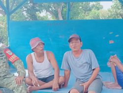 Pererat Kemanunggalan TNI dan Rakyat, Babinsa Komsos Bersama Warga Desa Dukuh Jeruk