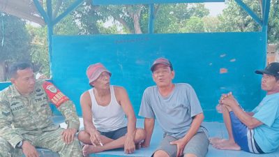 Pererat Kemanunggalan TNI dan Rakyat, Babinsa Komsos Bersama Warga Desa Dukuh Jeruk