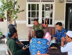 Pererat Kedekatan dengan Warga, Babinsa Koramil 1601/Indramayu Gelar Komsos di Desa Balongan