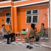 Perkuat Sinergitas TNI-Polri dan Masyarakat, Babinsa Karangampel Ajak Warga Jaga Kerukunan dan Keamanan Lingkungan