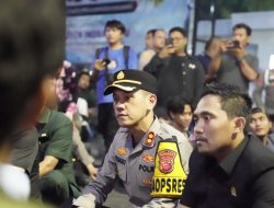 Sempat Memanas! Kapolres Indramayu Duduk Bersila di Aspal Bersama Mahasiswa, Ada Apa?
