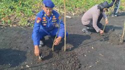 Ditpolairud Polda Sulut Luncurkan Gerakan Green Policing, Tanam 100 Mangrove di Pantai Manembo-nembo Bitung