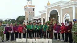 Jumat Berkah Persit Kodim 0616/Indramayu, Bagikan Bingkisan untuk Tukang Becak hingga Marbot Masjid