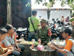 Sambangi Pengunjung dan Sales Pasar Tradisional, Babinsa Karangmalang Sampaikan Pesan Kamtibmas hingga Bahaya Judol