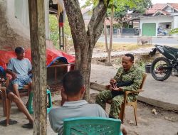 Babinsa Tanjungpura Ajak Warga Waspada Kebakaran dan Kenali Peluang Rekrutmen TNI