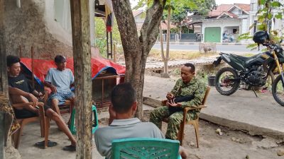 Babinsa Tanjungpura Ajak Warga Waspada Kebakaran dan Kenali Peluang Rekrutmen TNI